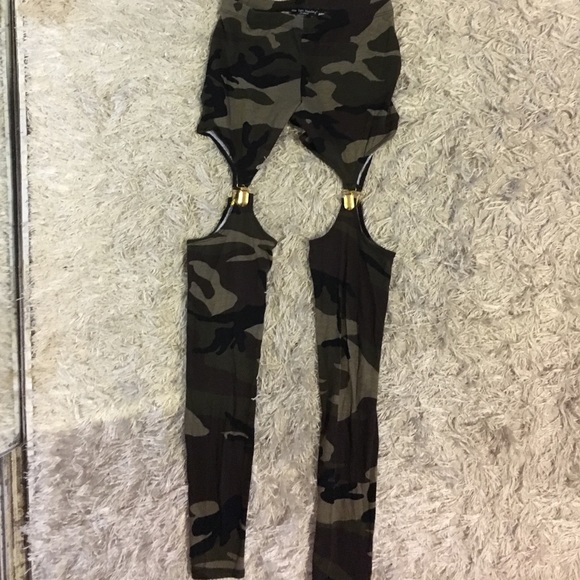 Foreign exchange - garter camo leggings