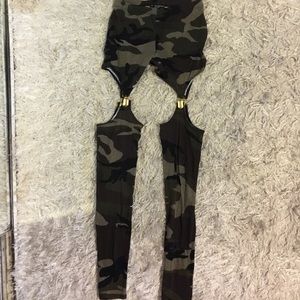 Foreign exchange - garter camo leggings