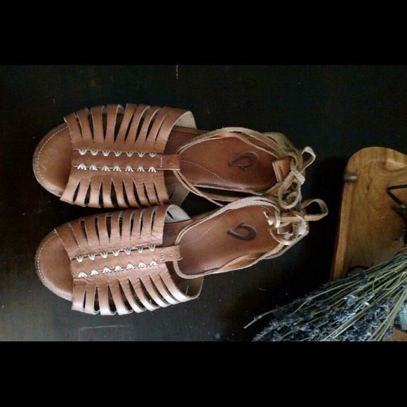 Olukai Hikina Leather Wrap Sandal