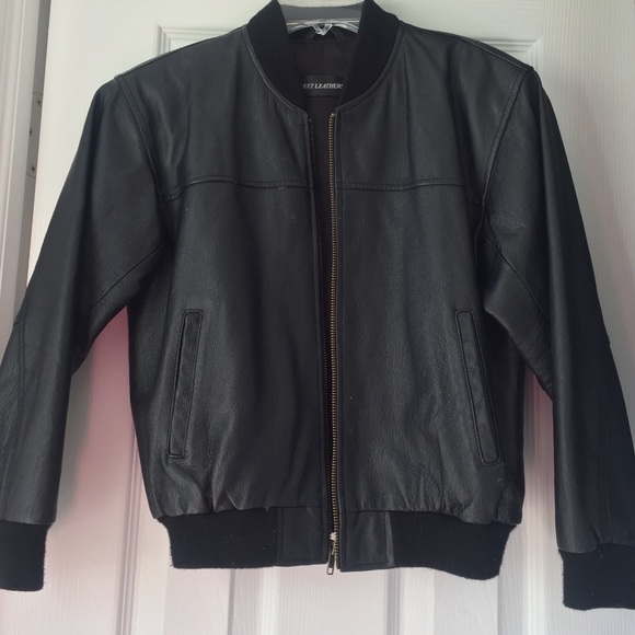 Boys size 10/12 genuine leather jacket