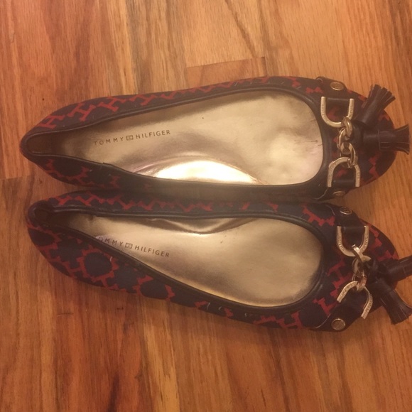 Tommy Hilfiger - Picture 2 of 3