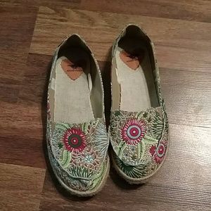 Rocket dog slip on shoes