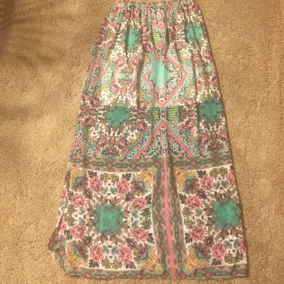 Francesca's maxi skirt - Picture 1 of 3