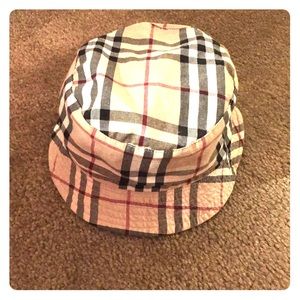 Burberry bucket hat