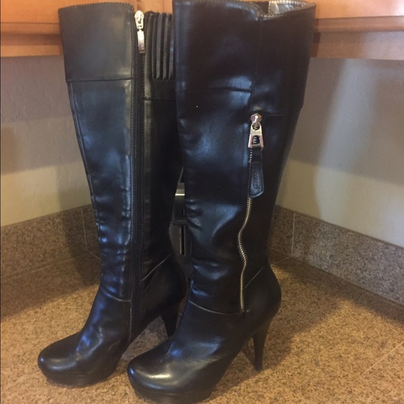 Guess Black boots size 6