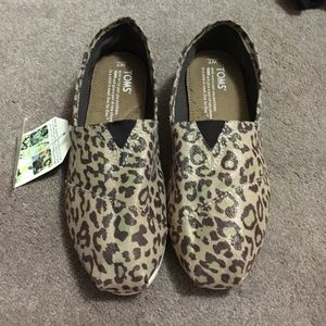 Cheetah print TOMS