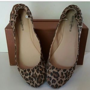 MOSSIMO SUPPLY CO. FLATS