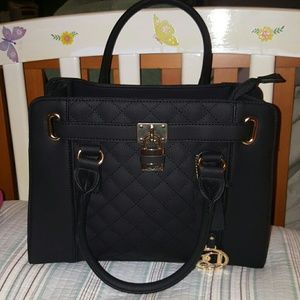 Handbag with detachable strap