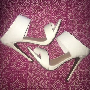 White 7.5 size heels. SUPER CUTE!