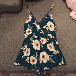 Brand new Forever 21 floral romper! Size small