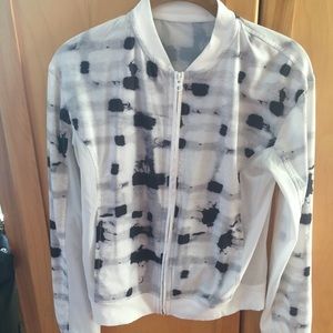 NWOT Light Weight Printed/Mesh Lululemon Jacket