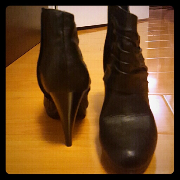 Pumped up Heeled booties