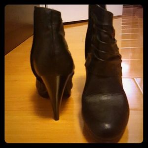 Pumped up Heeled booties