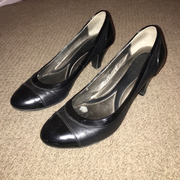 Women's black low heels