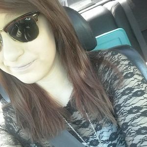 Meet your Posher, Cassandra