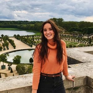 Meet your Posher, Olivia