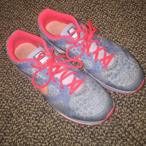 Nike running shoes dual fusion