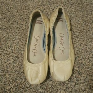Womens TOMS size 7