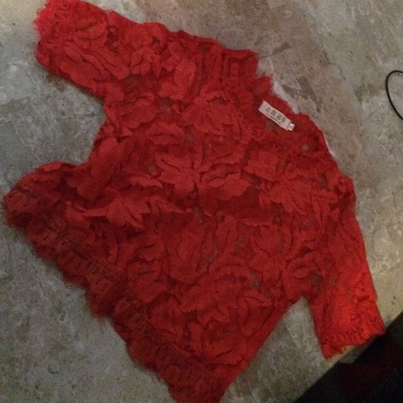 Red lace crop top - Picture 2 of 2