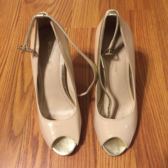 Nude and gold BCBGeneration heels - Picture 1 of 6