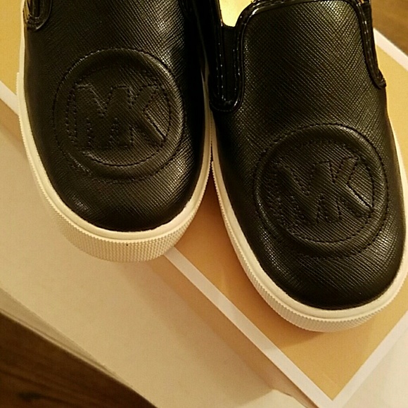 Michael Kors - Picture 2 of 3