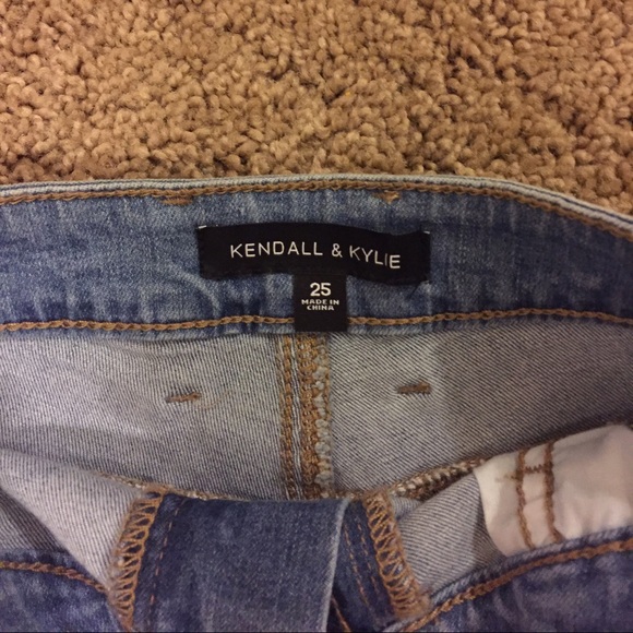 kendall and kylie light wash shorts - Picture 2 of 3