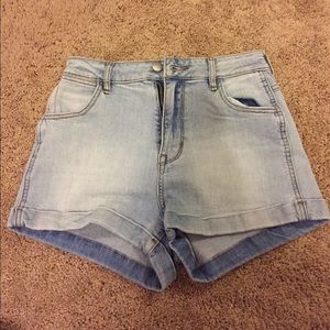 kendall and kylie light wash shorts