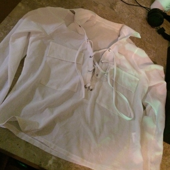 White Criss cross blouse - Picture 2 of 2