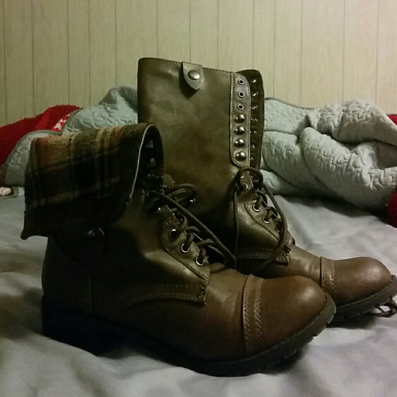 Brown Soda combat boots 8.5