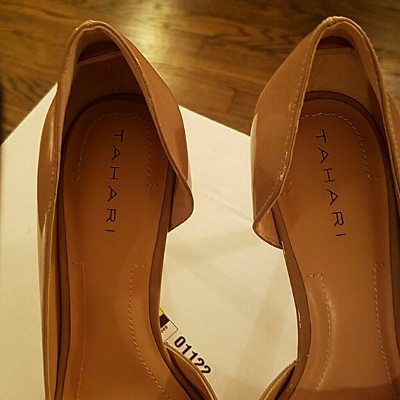 61- TAHARI Heels - Picture 2 of 4
