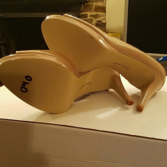 61- TAHARI Heels - Picture 4 of 4