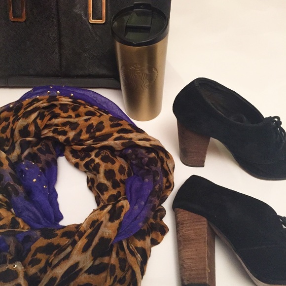 Leopard print scarf