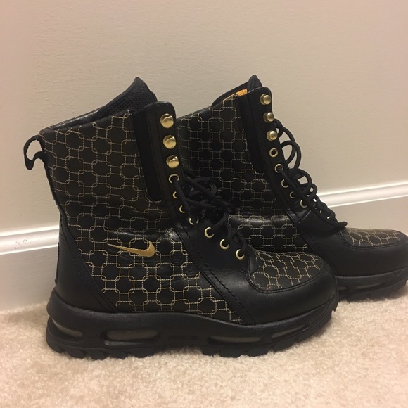 Women NIKE Boots