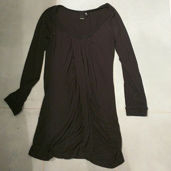 Long black tee shirt