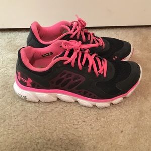 Under Armour tennis shoes