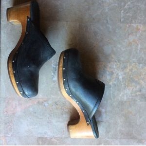 Ugg clogs