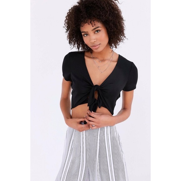 NWT Urban Outfitters Double Tie Front Crop - Picture 2 of 2