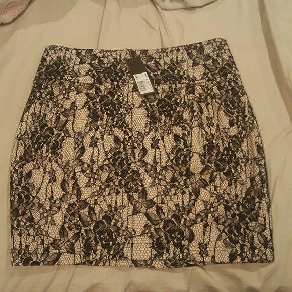 Short black beige lace skirt