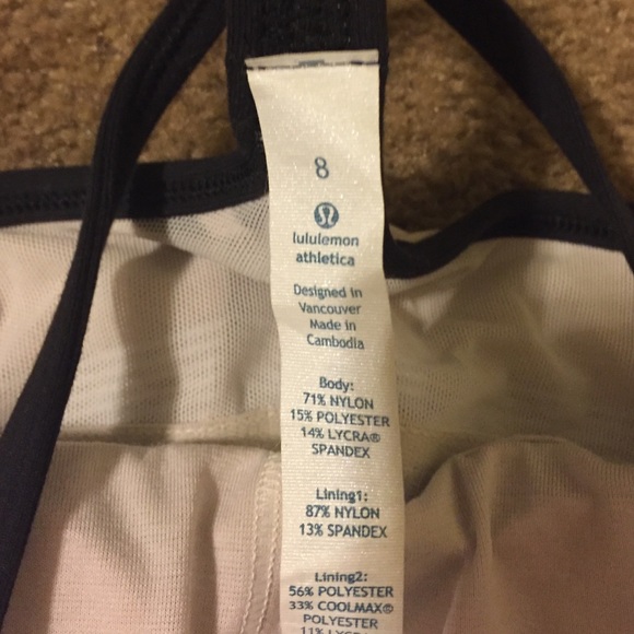 Lululemon shirt with pads - Picture 2 of 2
