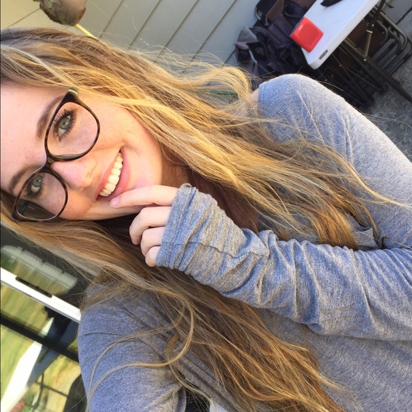 Meet your Posher, Danielle - Picture 1 of 1