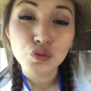 Meet your Posher, Alexis