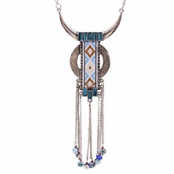 Tribal horn necklace