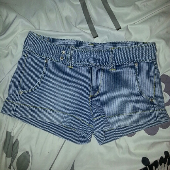 Strip jean shorts