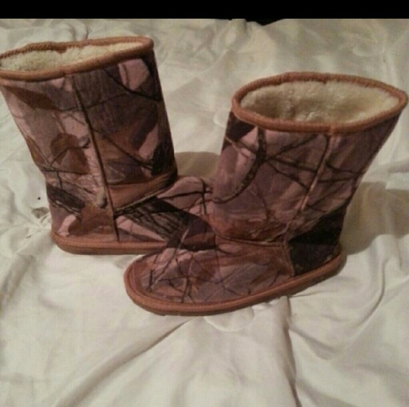 Pink camouflage boots