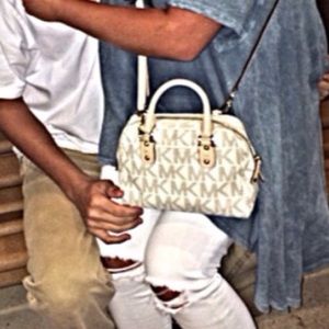 Clean & Perfect size for your everyday bag.