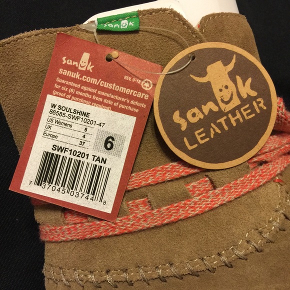 Tan Sanuk tie boots