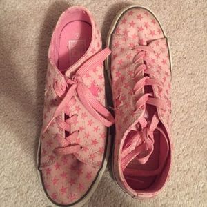 Girls pink star converse