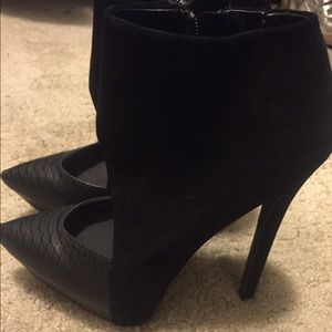 Steve Madden booties / accepting offers !