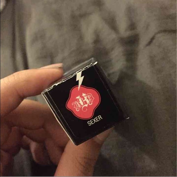 KAT VON D LIPSTICK - Picture 3 of 3