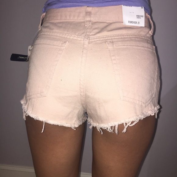 Tan/peach shorts - Picture 2 of 4
